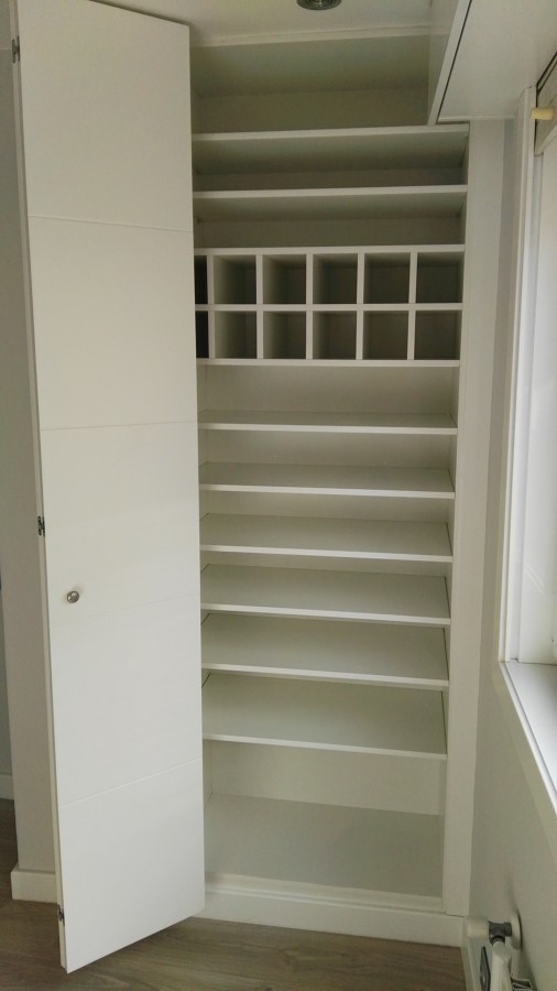 Armario con puerta plegable