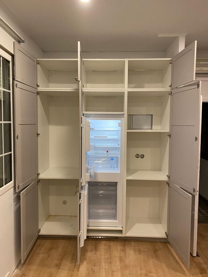 Armarios de cocina y frigo, instalados Día 1