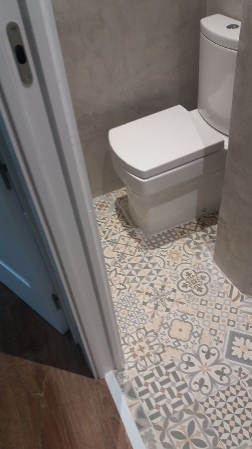 Aseo microcemento u suelo azulejo mosaico\