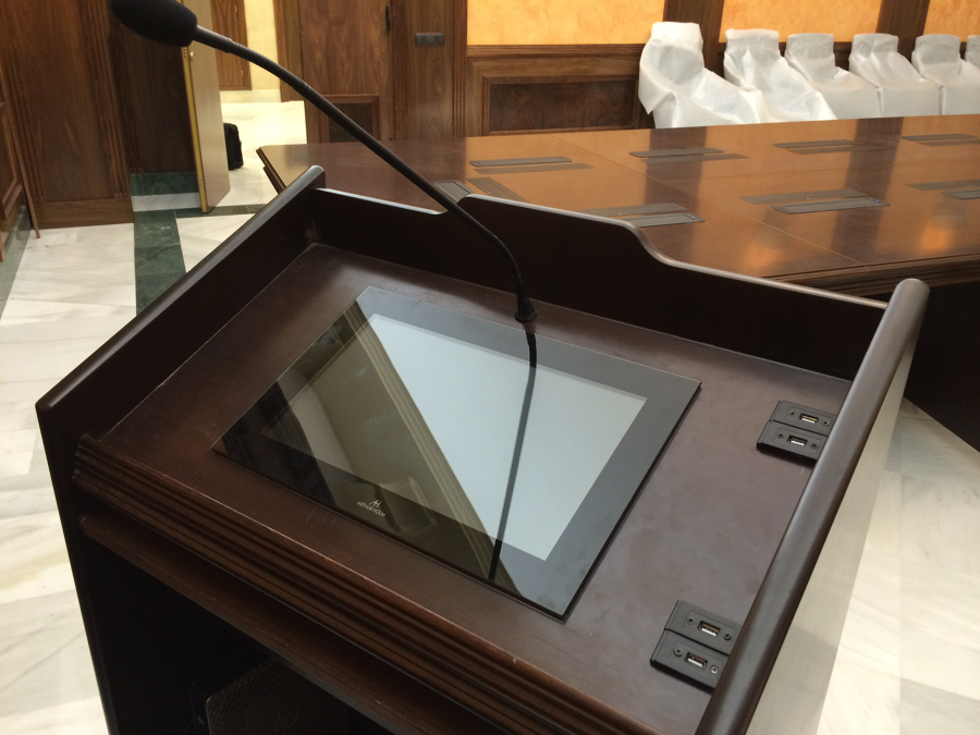 Atril con monitor
