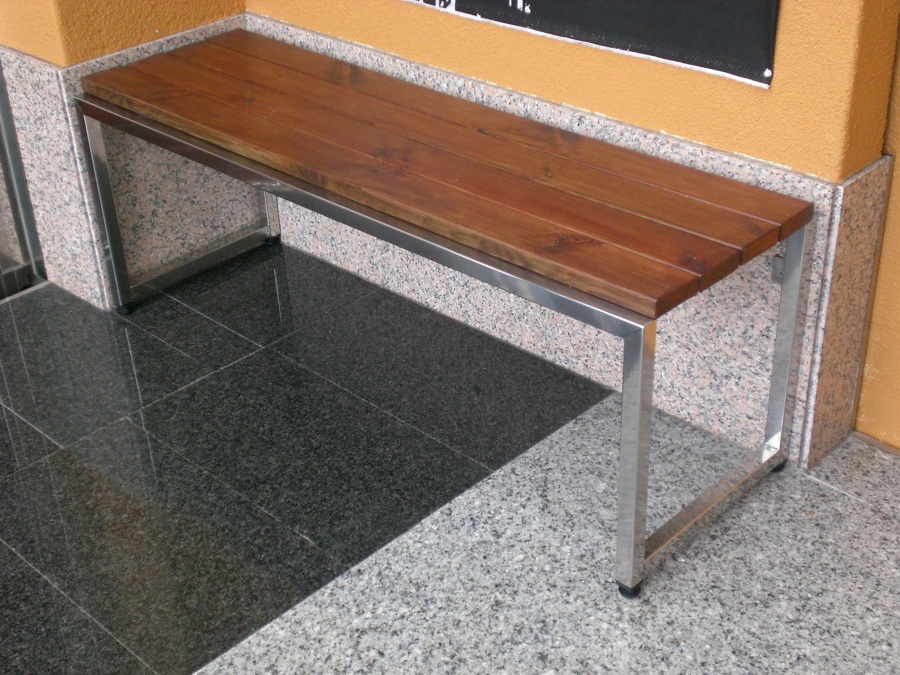 Banco en acero inox y madera pino tratada