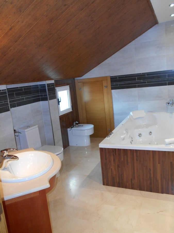 baño con jacuzzy