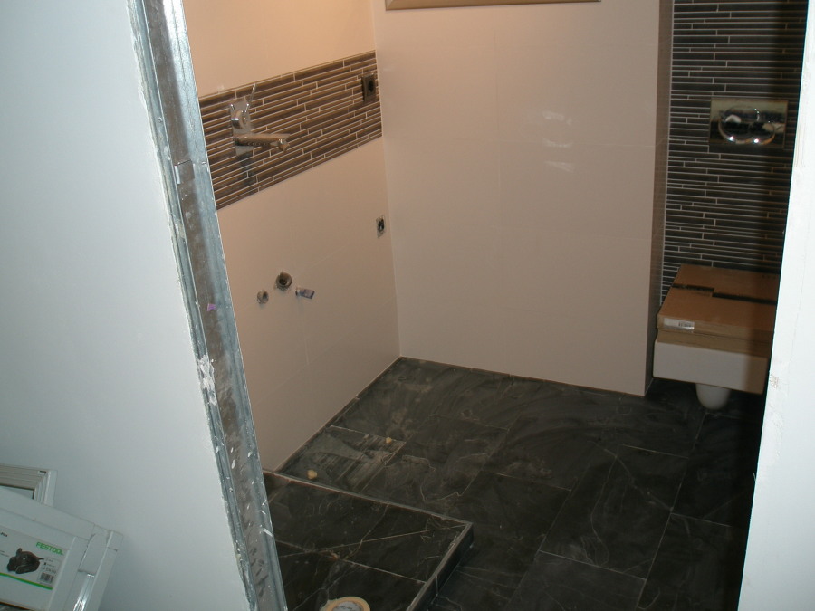 baño de la entrada 