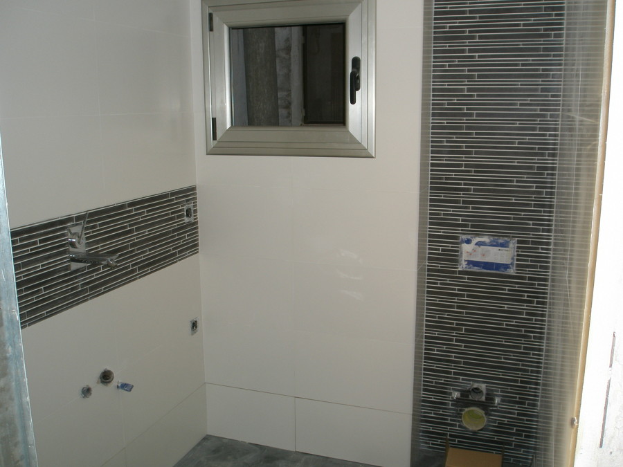 baño de la entrada 