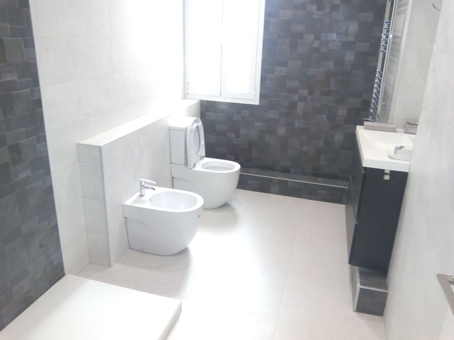 Baño grande restaurado