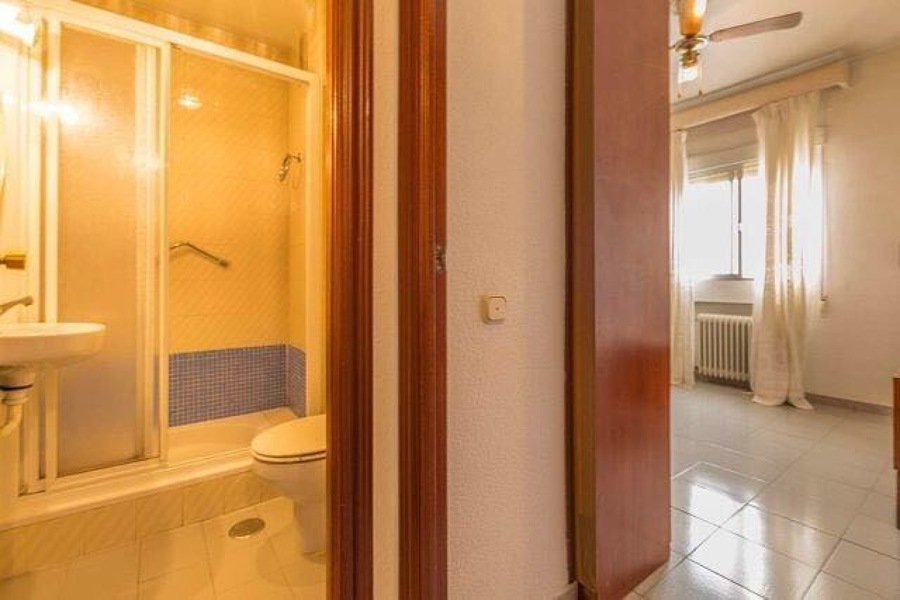 Baño y habitación