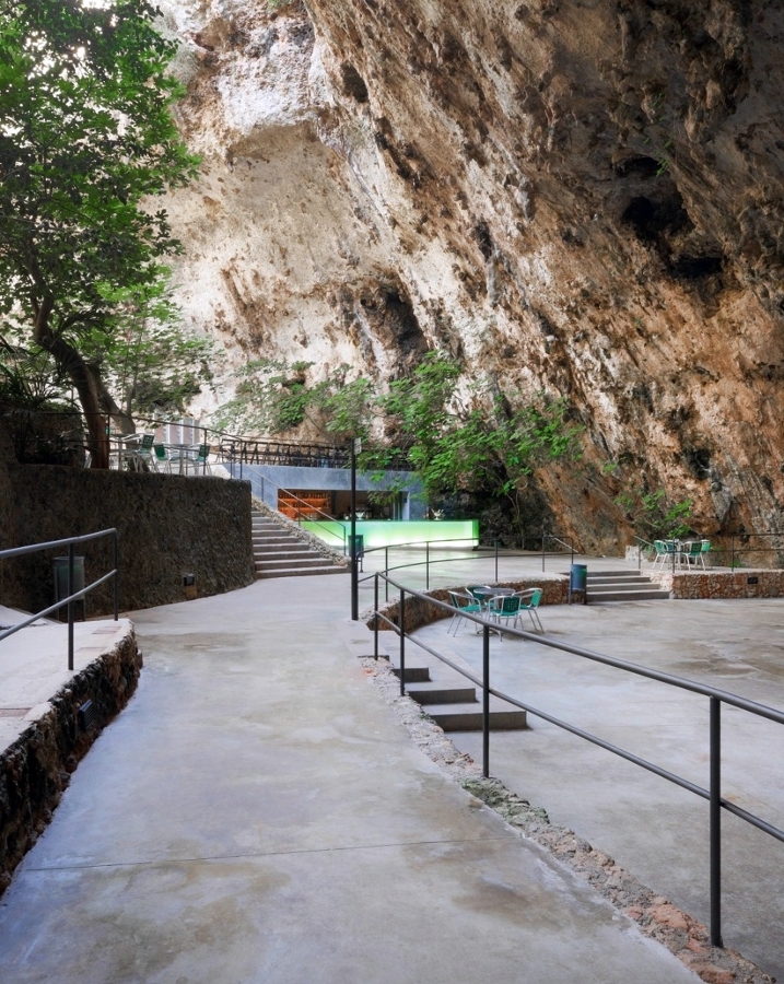 Bar en las “Cuevas dels Hams”