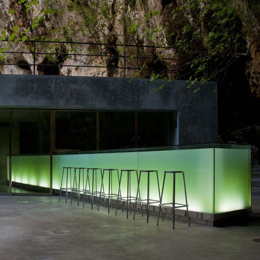 Bar en las “Cuevas dels hams”