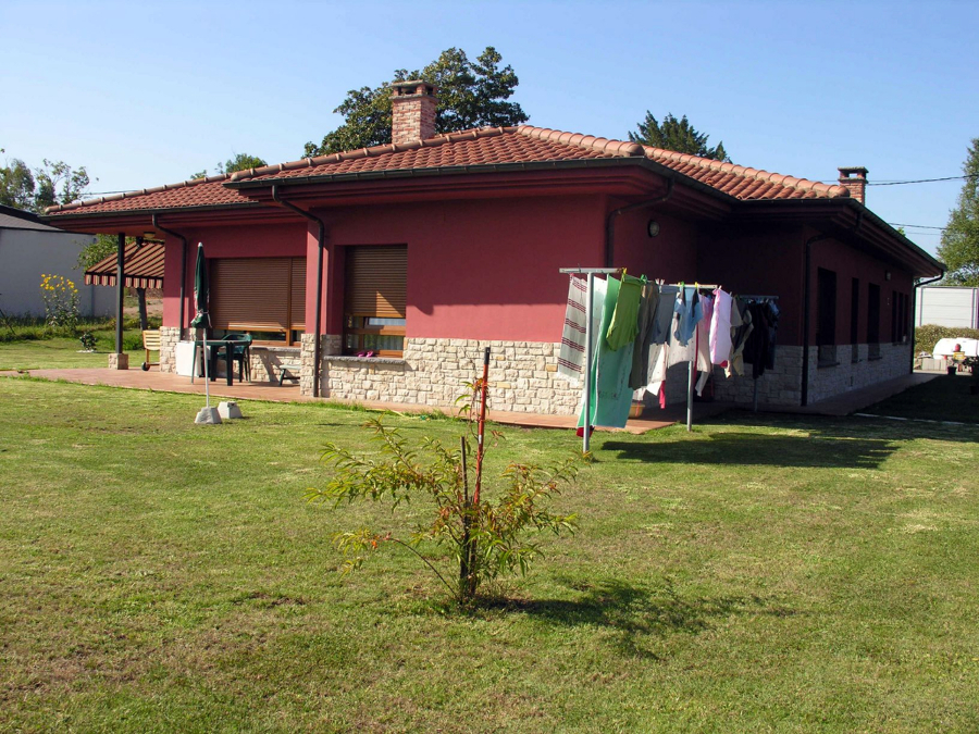 Casa roja Siero