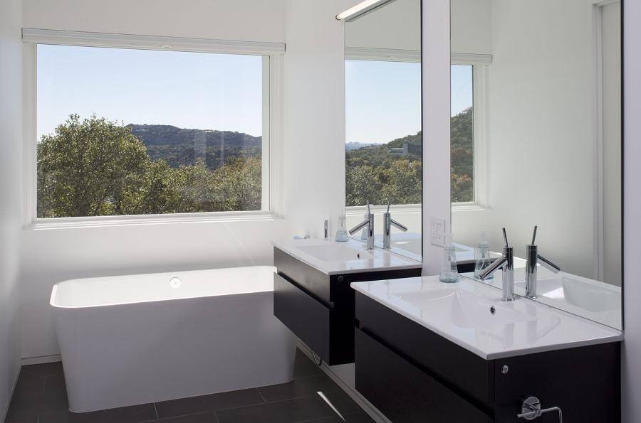 Casa Verde: una Vivienda Que Disfruta del Paisaje Adaptándose a Él