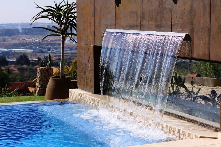 Piscinas Modernas Con Cascada 7 Ideas Originales Para Inspirarte Piscinas Modernas Con Cascada 7 Ideas Originales Para Inspirarte