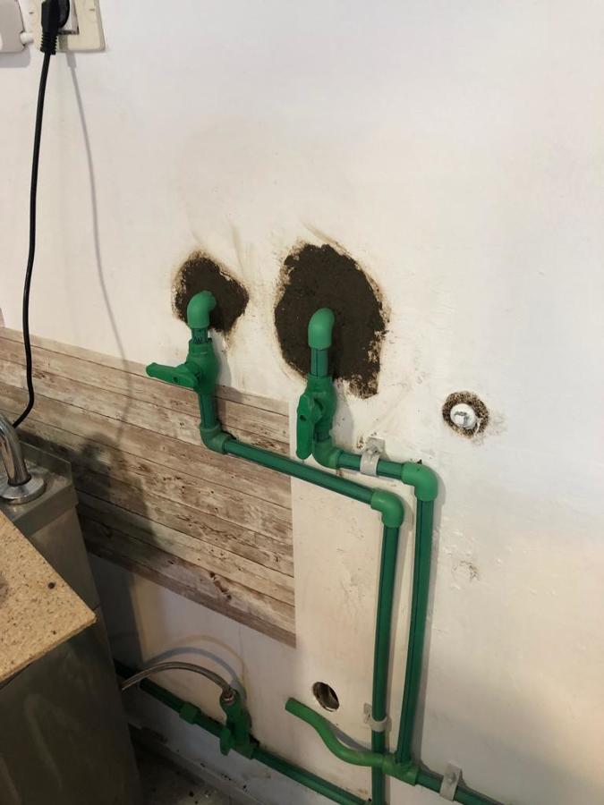 Cerramiento de pasamuros para llevar agua tratada al resto del local