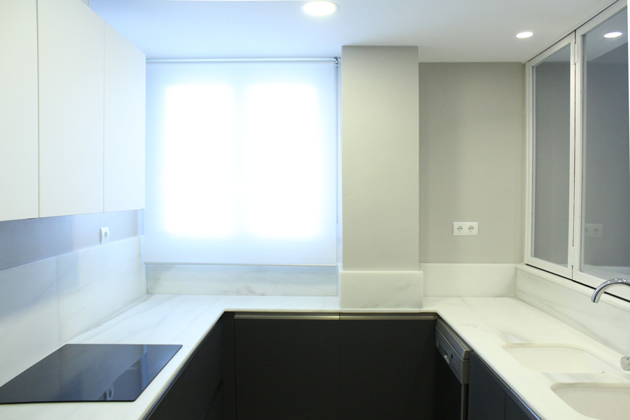 Foto: Barra y Cocina con Cerramiento de Promociones Rosacoloma Sl