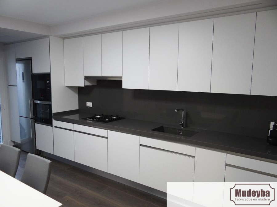 Ideas de reformas cocinas en valencia para inspirarte página 4 ... Cocinas blancas con encimeras silestone beige