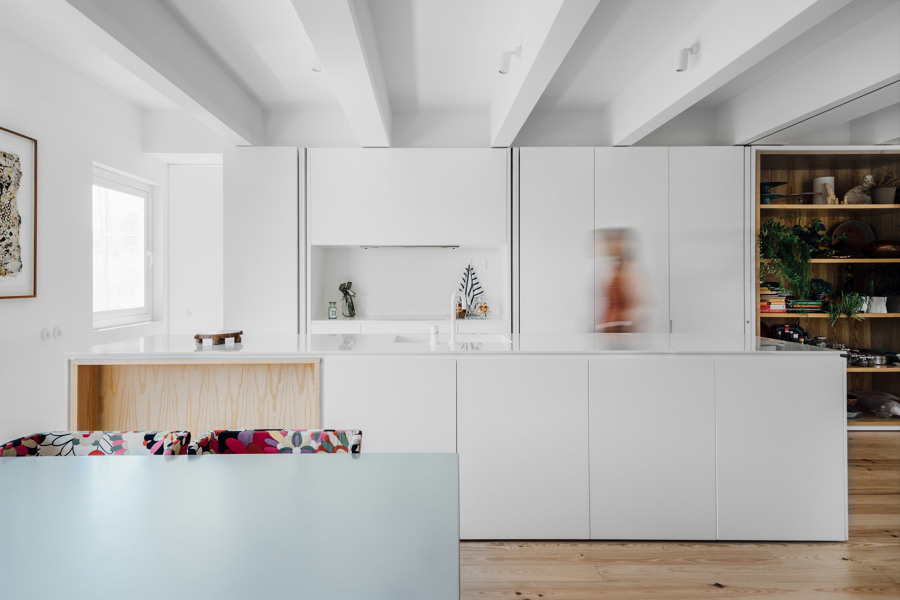 cocina blanco y madera de pino natural 