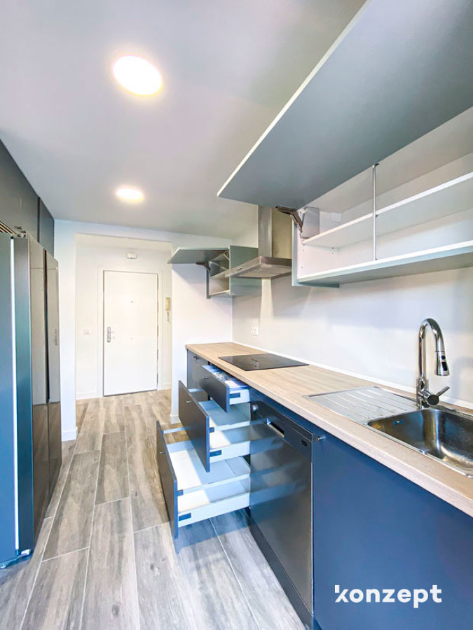 Cocina con encimera de madera