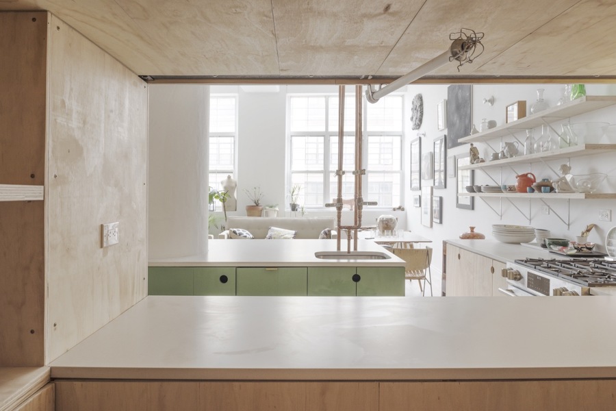 cocina con mobiliario de madera