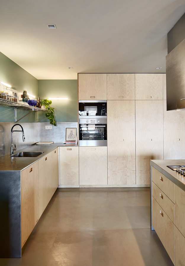 Una Casa con Historia, Dinamismo y Color | Ideas Arquitectos