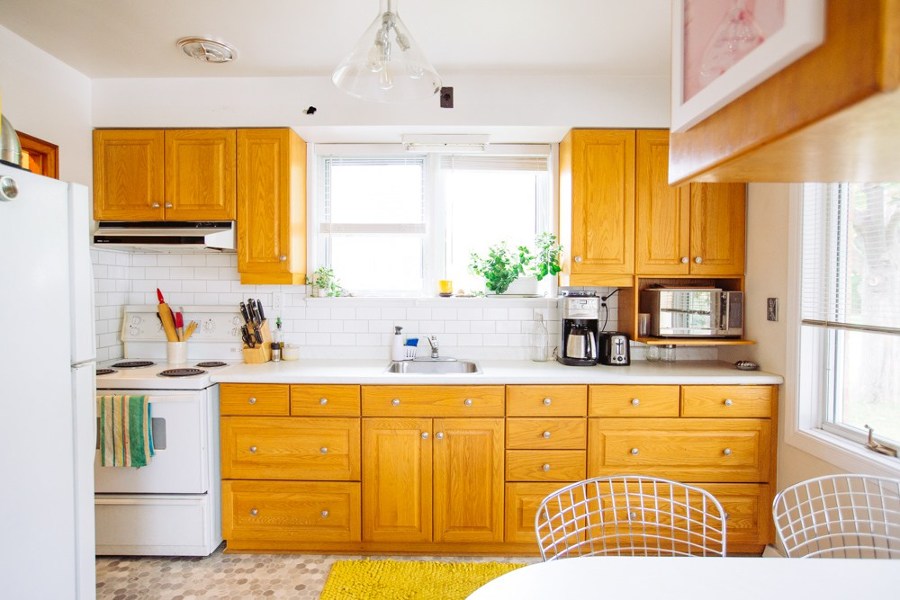 cocina con muebles de madera