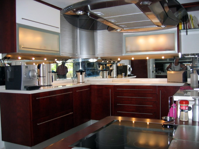 Fabricación y Montaje de Cocina de Cerezo Liso | Ideas Reformas Cocinas