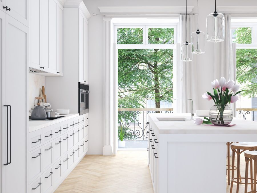 Cocina en blanco con isla central