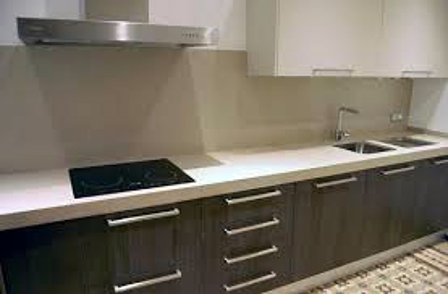 Cocina minimalista con toque clásico