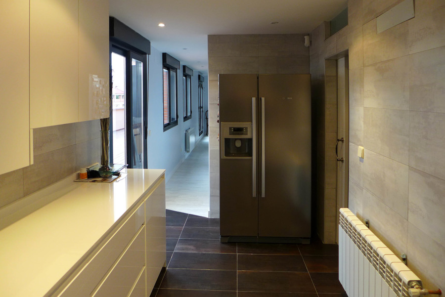 Cocina y pasillo