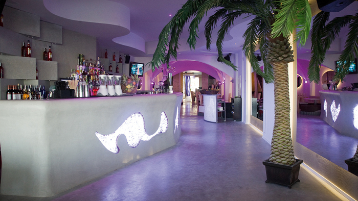 COCKTAIL BAR