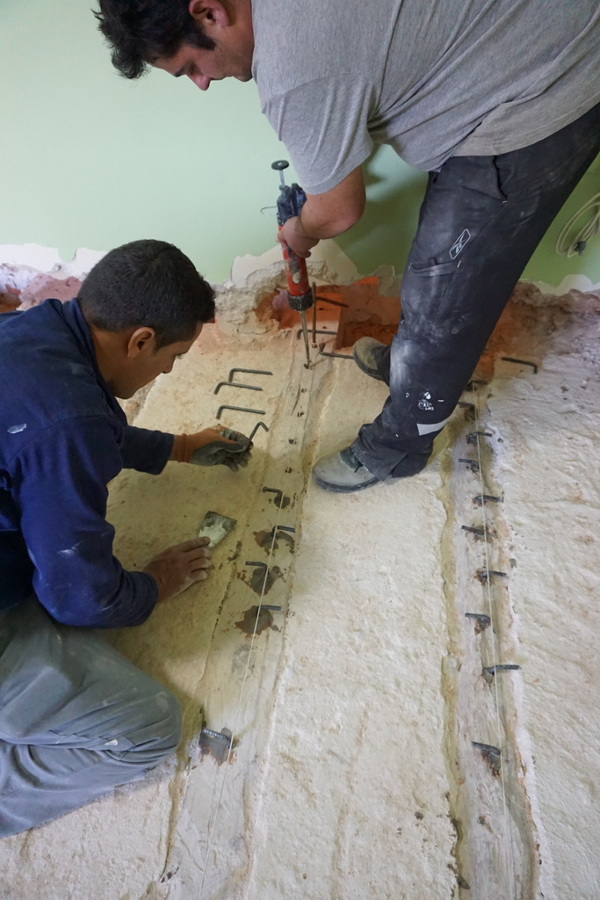 Colocación de los conectores a las vigas o rollizos