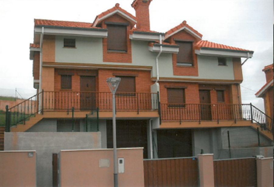 Conjunto de chalets pareados verde
