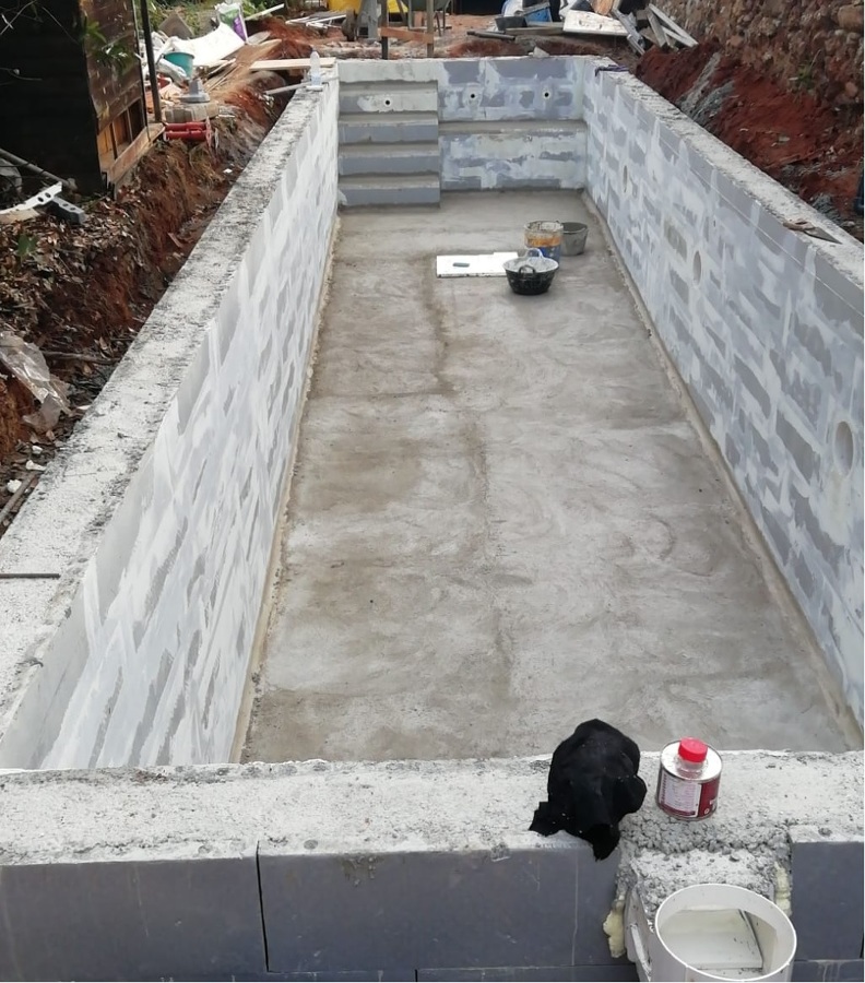 Construcción del vaso de la piscina