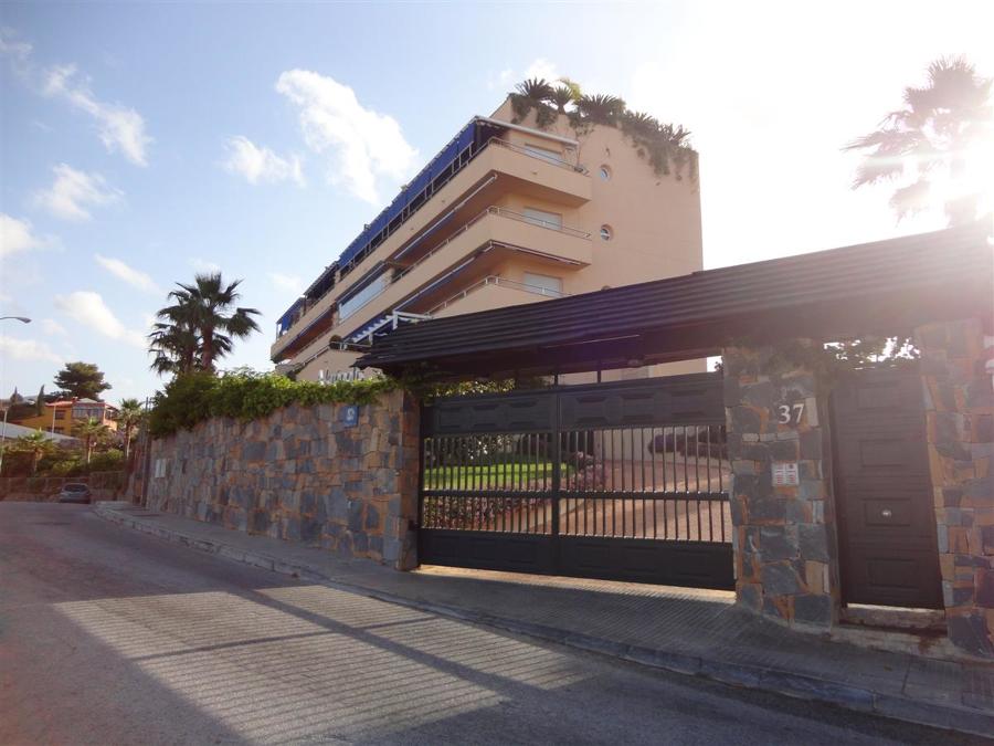 Construcción edificio entrada principal