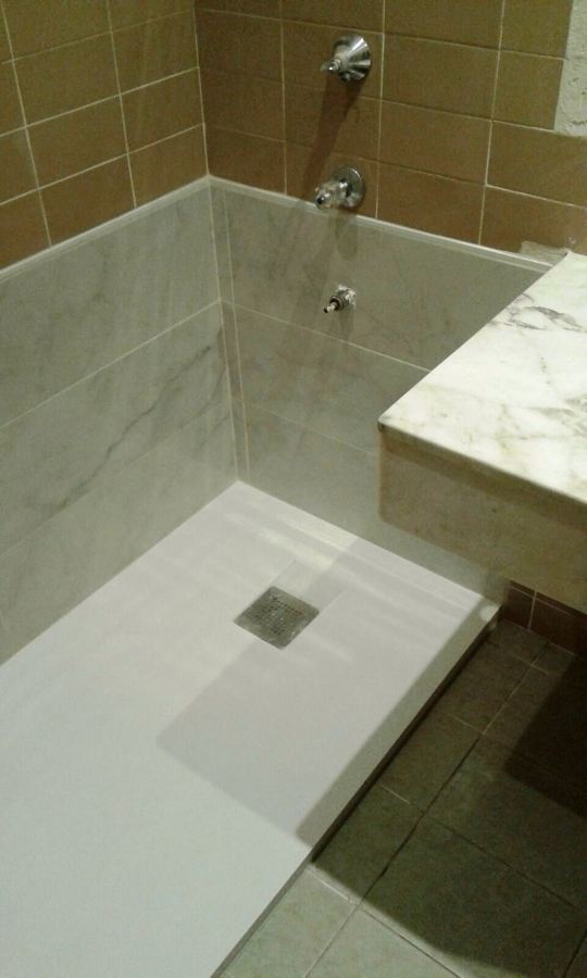 Conversión de bañera a plato de ducha extraplano sin gran reforma