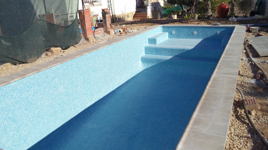 Corona y gresite.