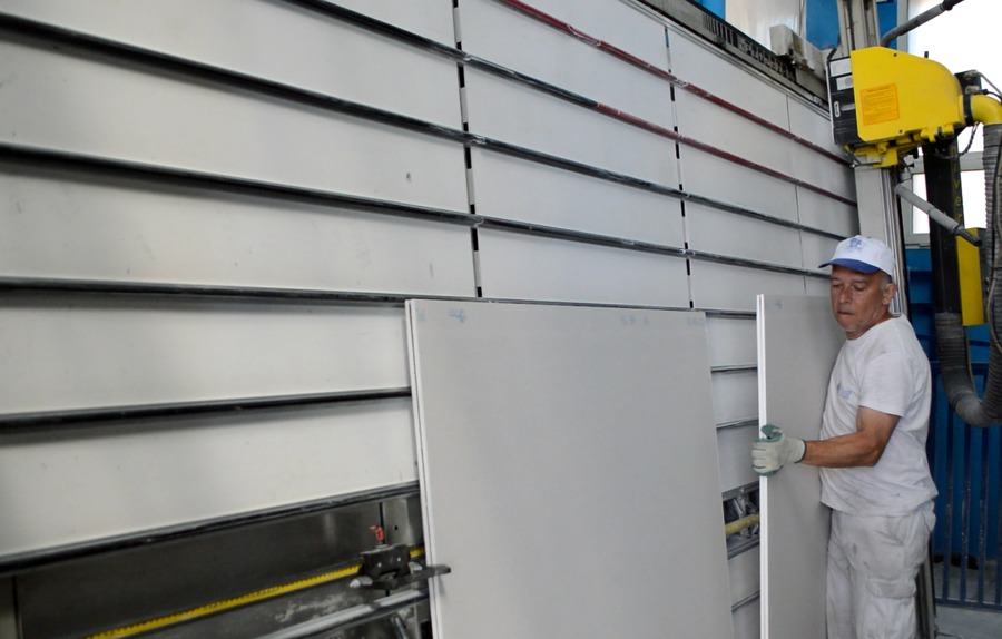 Corte de placa de yeso laminado (PYL) a medida