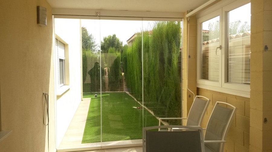 Cortina de cristal y pvc.
