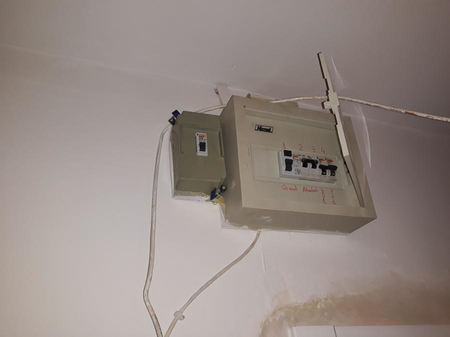 Cuadro eléctrico viejo