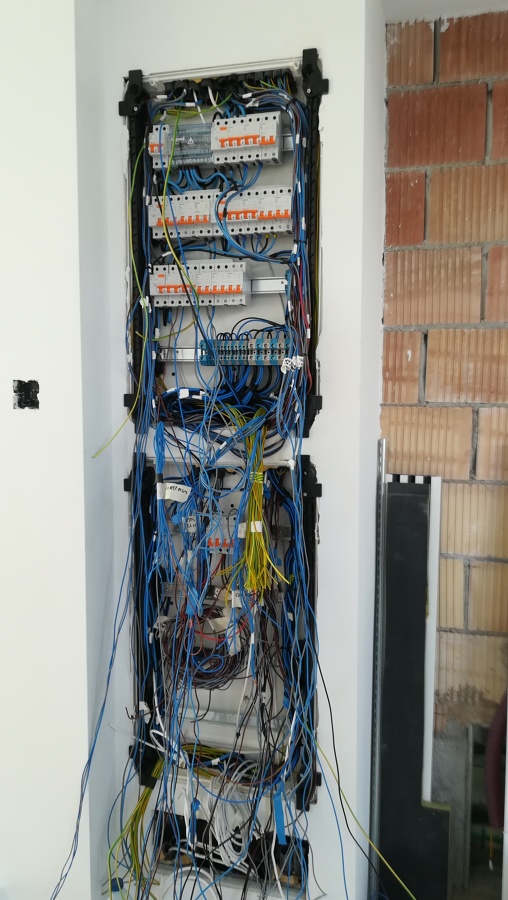 cuadros eléctrico y domótico en construcción