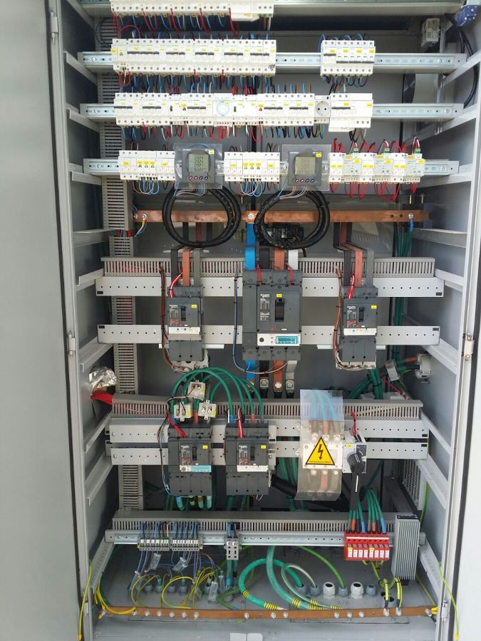 CUADROS ELÉCTRICOS DEL AEROPUERTO DE GRAN CANARIA, DESDE EL INTERIOR