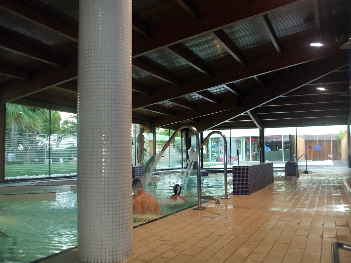 Cubierta piscina.
