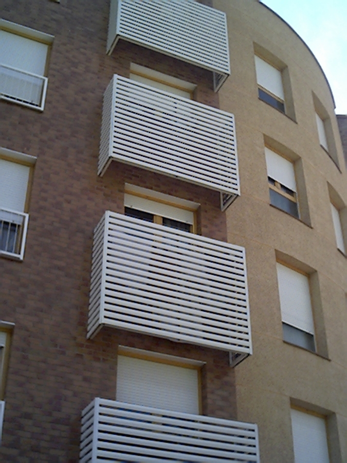 Cubricion de balcones con celosias.