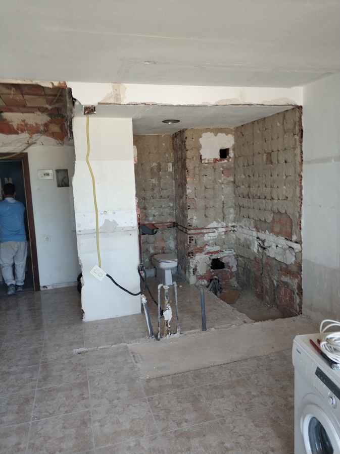 Demolición de Baño, Armario y Tabique división