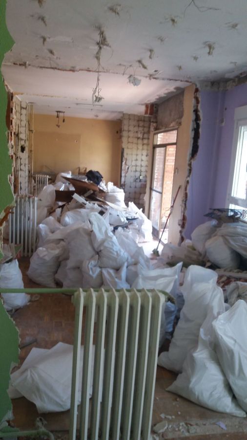Demolición de tabiques y desescombrado