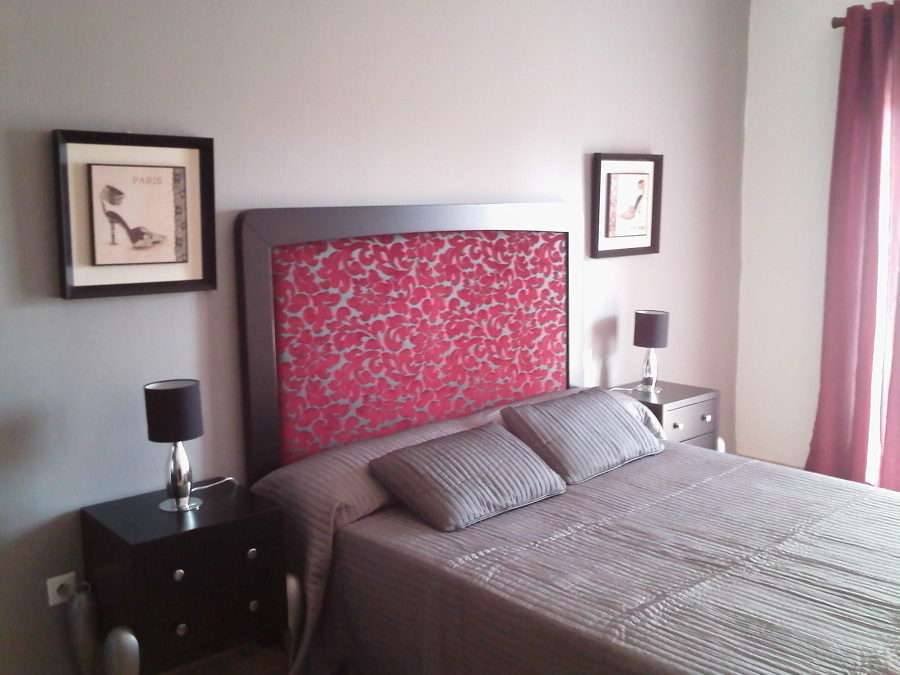 Detalle cabecero y mesillas de dormitorio