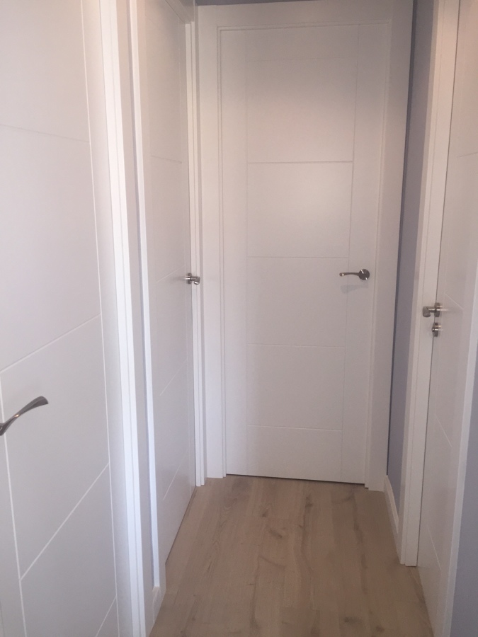 Distribuidor con las puertas lacadas instaladadas