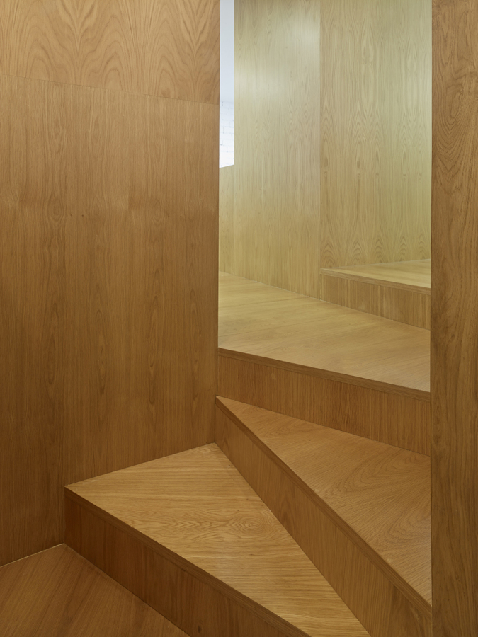 Detalles de la escalera en madera