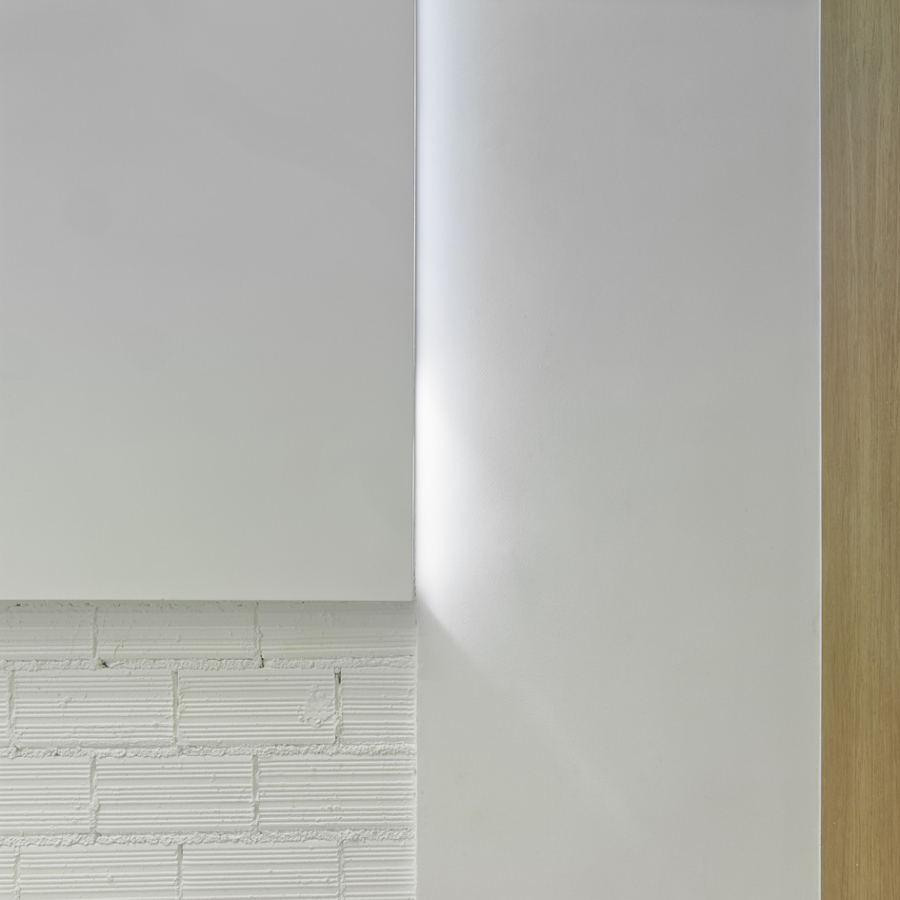 Ladrillo y madera en blanco