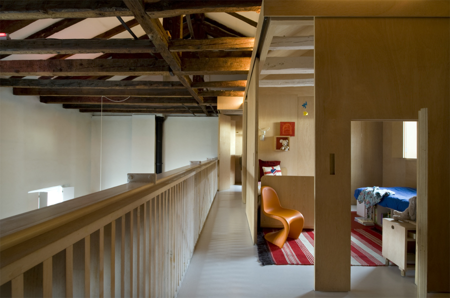 Una Vivienda de Alma Rural y Carácter Cosmopolita | Ideas Arquitectos