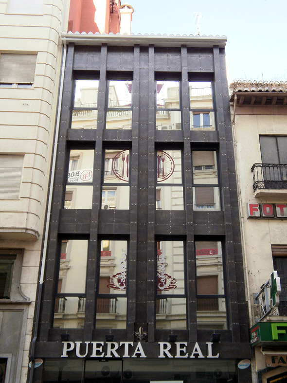 EDIFICIO DESTINADO A CAFE-BAR