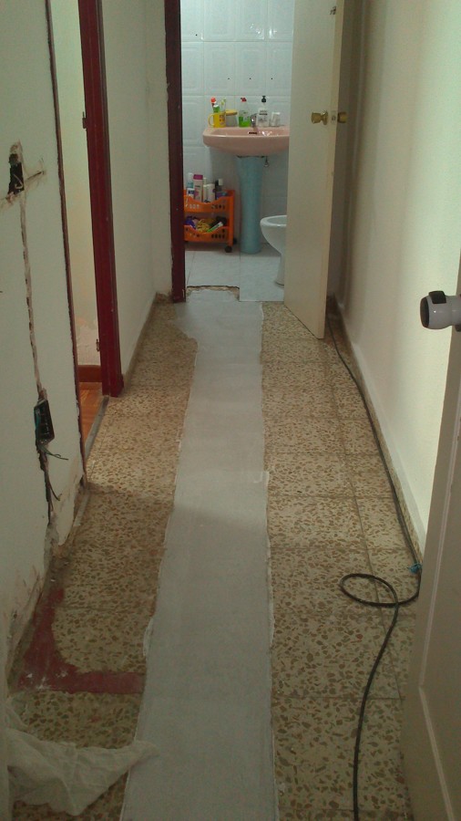 El pasillo hacia los dormitorios y cuarto de baño